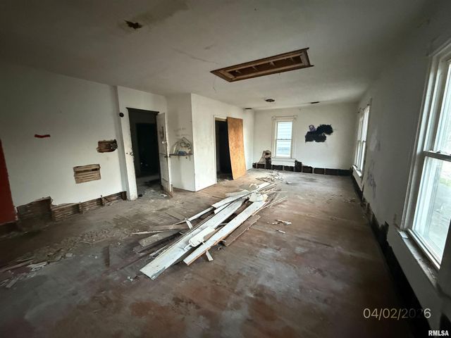 932 W EDWARDS Street, Springfield, IL 62704