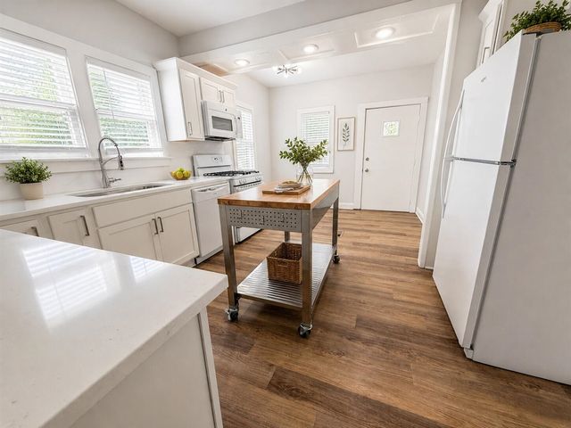 1107 Neland Avenue, Grand Rapids, MI 49507