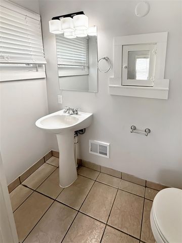 1107 Neland Avenue, Grand Rapids, MI 49507