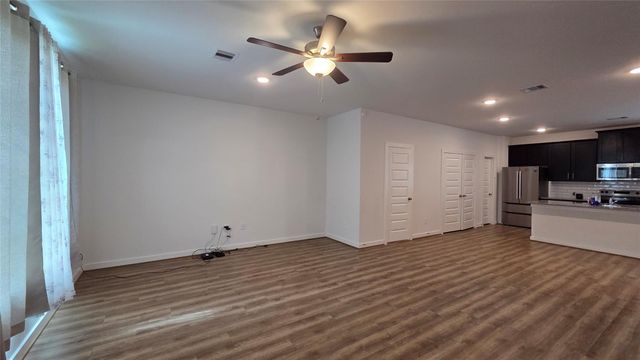 1015 Thor, Roman Forest, TX 77357