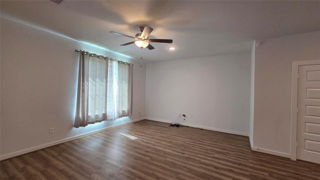 1015 Thor, Roman Forest, TX 77357