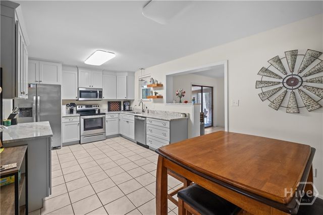 527 Red Oak Drive, Savannah, GA 31419