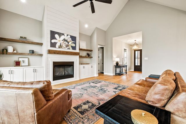 4905 Lake Vista Drive, Benton, AR 72019