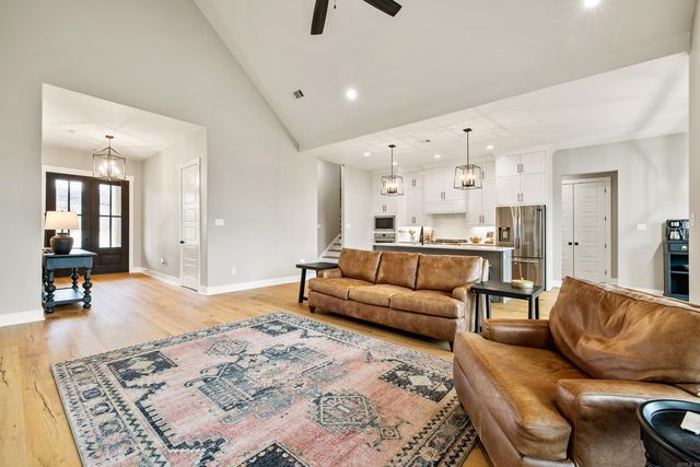 4905 Lake Vista Drive, Benton, AR 72019