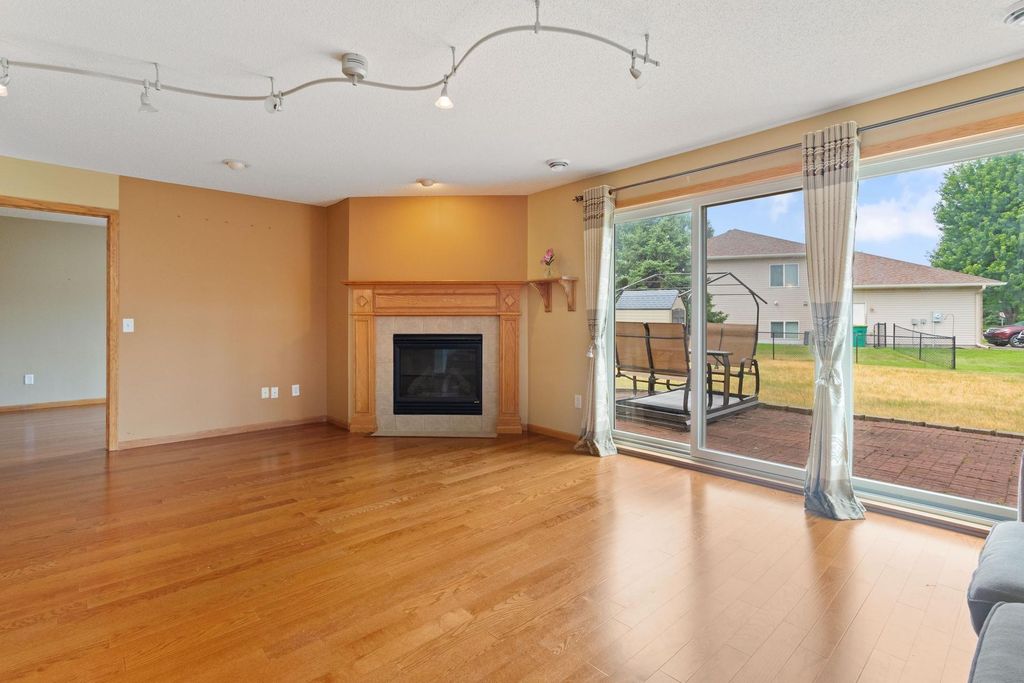 10049 Butternut Court N, Brooklyn Park, MN 55443 — photo 5