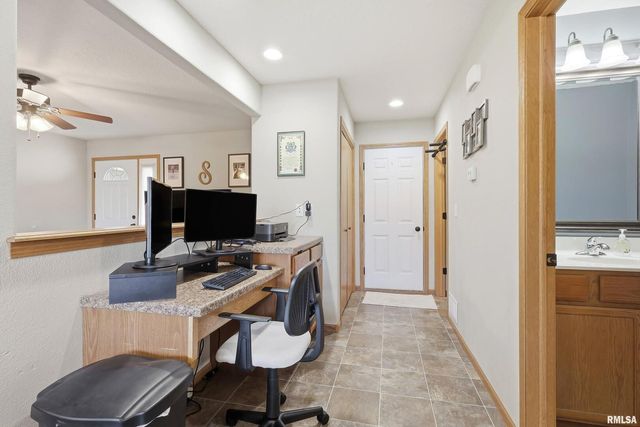 1570 Savannah Circle C3, Davenport, IA 52807