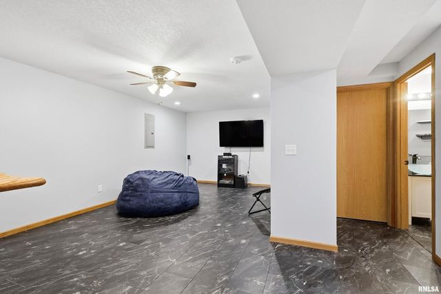 1570 Savannah Circle C3, Davenport, IA 52807