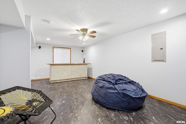 1570 Savannah Circle C3, Davenport, IA 52807