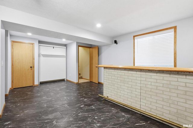 1570 Savannah Circle C3, Davenport, IA 52807