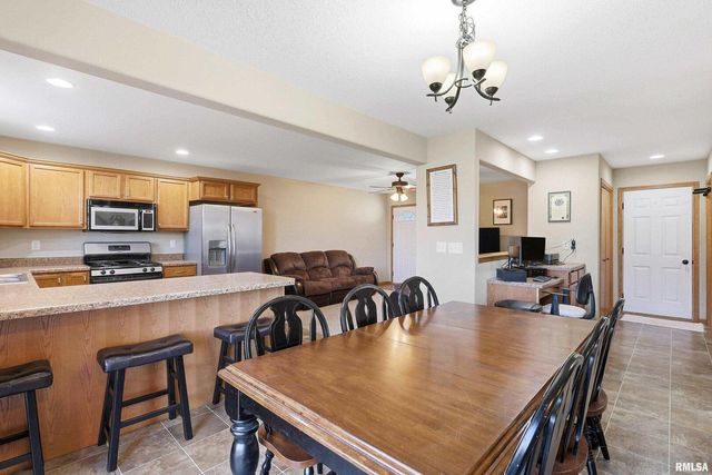 1570 Savannah Circle C3, Davenport, IA 52807