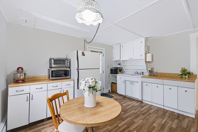 66 N High St, Foxboro, MA 02035