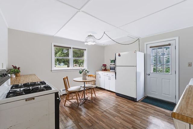 66 N High St, Foxboro, MA 02035