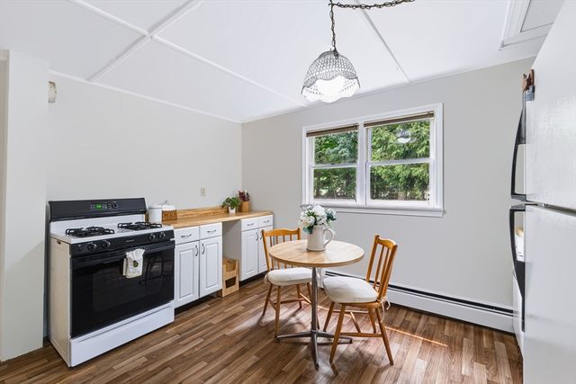 66 N High St, Foxboro, MA 02035