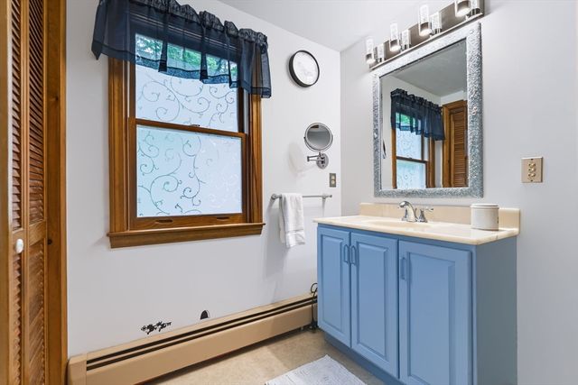 66 N High St, Foxboro, MA 02035