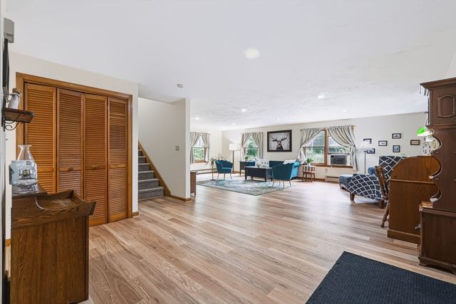 66 N High St, Foxboro, MA 02035