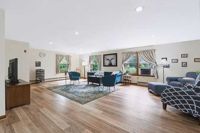 66 N High St, Foxboro, MA 02035