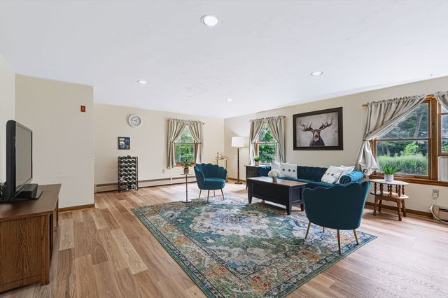 66 N High St, Foxboro, MA 02035