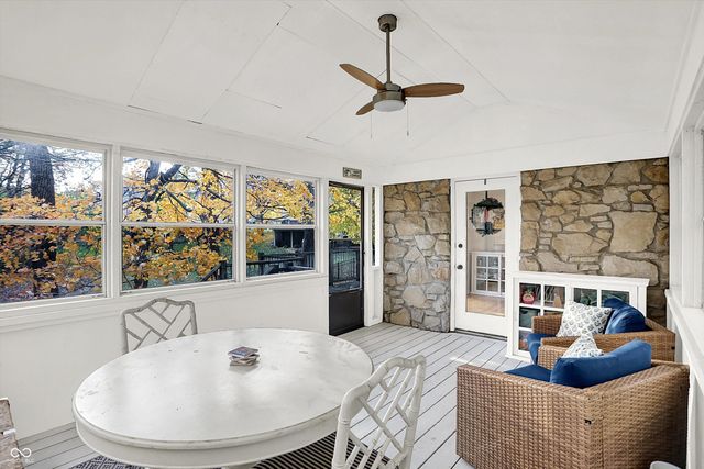 95 Williamsburg Court, Zionsville, IN 46077