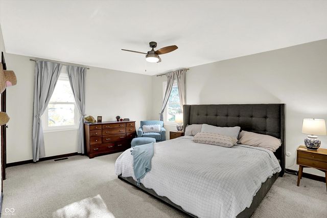 95 Williamsburg Court, Zionsville, IN 46077