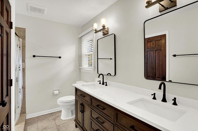 95 Williamsburg Court, Zionsville, IN 46077