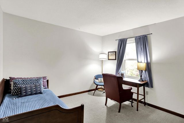 95 Williamsburg Court, Zionsville, IN 46077