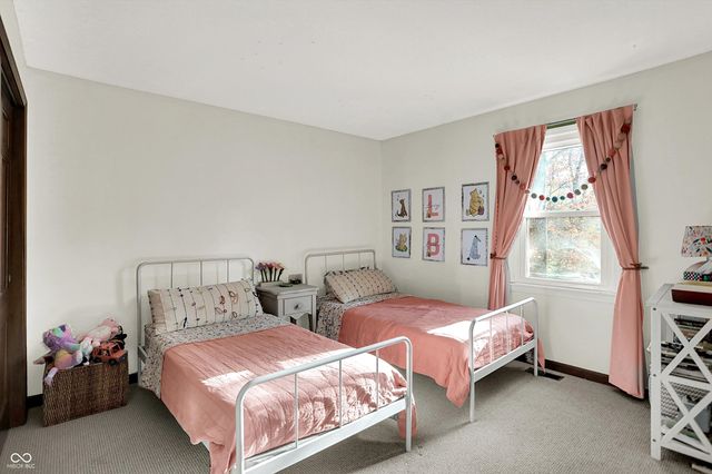 95 Williamsburg Court, Zionsville, IN 46077