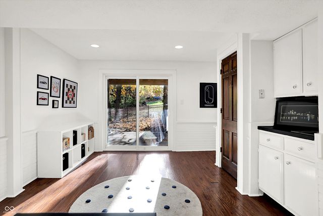 95 Williamsburg Court, Zionsville, IN 46077