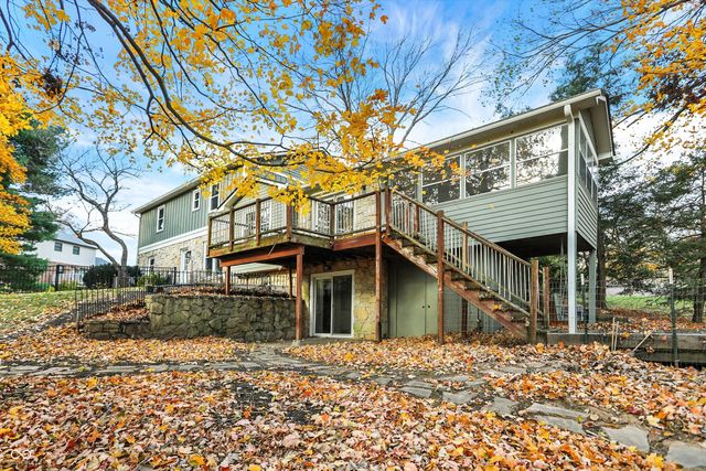 95 Williamsburg Court, Zionsville, IN 46077