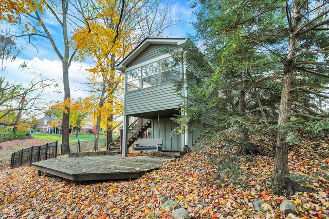 95 Williamsburg Court, Zionsville, IN 46077