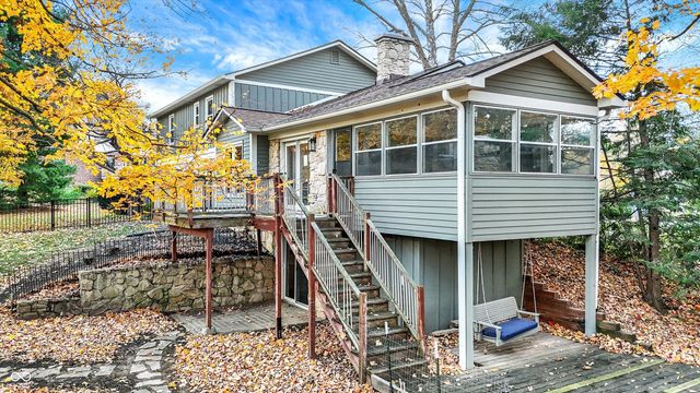 95 Williamsburg Court, Zionsville, IN 46077