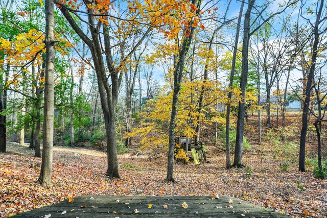 95 Williamsburg Court, Zionsville, IN 46077