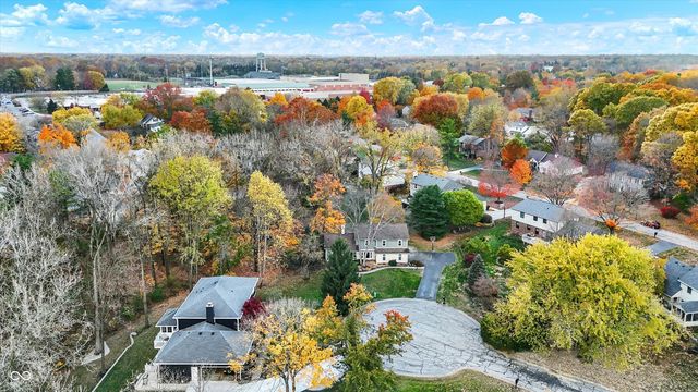 95 Williamsburg Court, Zionsville, IN 46077