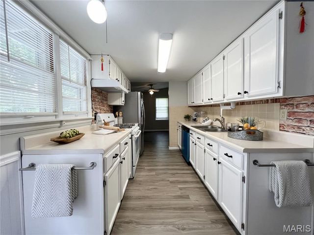 615 Crest Court, Kirkwood, MO 63122