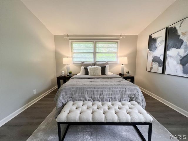 615 Crest Court, Kirkwood, MO 63122