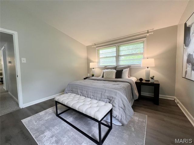 615 Crest Court, Kirkwood, MO 63122