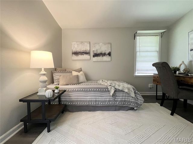615 Crest Court, Kirkwood, MO 63122