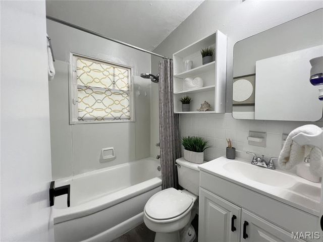 615 Crest Court, Kirkwood, MO 63122