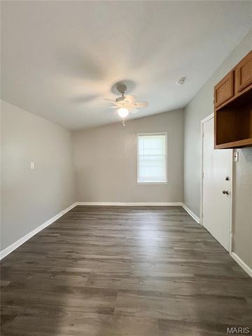 615 Crest Court, Kirkwood, MO 63122