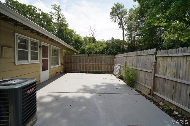 615 Crest Court, Kirkwood, MO 63122