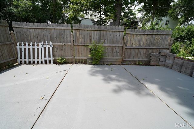 615 Crest Court, Kirkwood, MO 63122