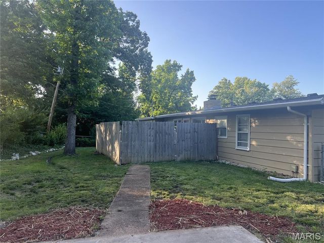 615 Crest Court, Kirkwood, MO 63122
