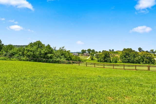 630 Bridle Path Ln, Hartsville, TN 37074