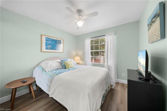 565 Windsor SQ 202, Naples, FL 34104