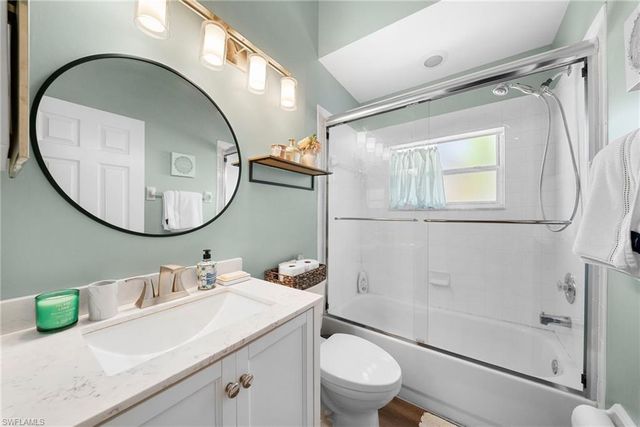 565 Windsor SQ 202, Naples, FL 34104