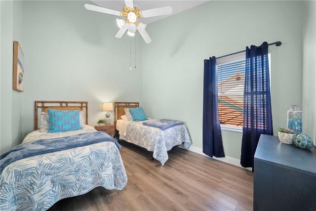 565 Windsor SQ 202, Naples, FL 34104