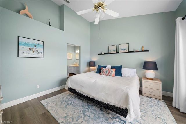 565 Windsor SQ 202, Naples, FL 34104