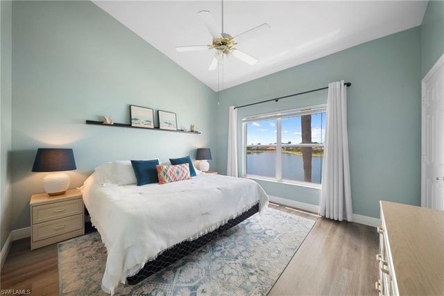 565 Windsor SQ 202, Naples, FL 34104