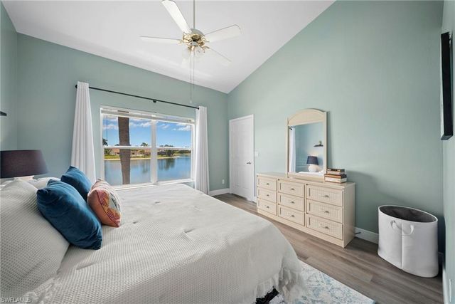 565 Windsor SQ 202, Naples, FL 34104