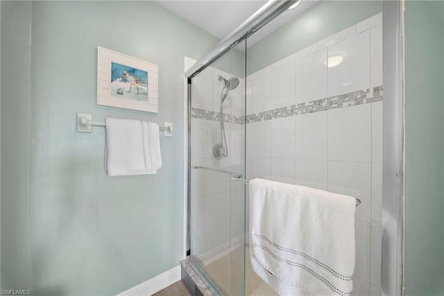 565 Windsor SQ 202, Naples, FL 34104