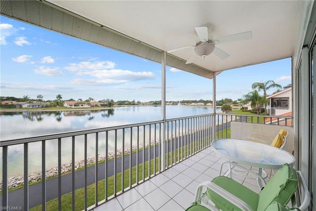 565 Windsor SQ 202, Naples, FL 34104